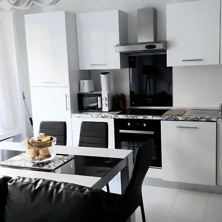 Modern 1 Bed Flat - Near Arc De Triomphe & Champs Elysees * פריז