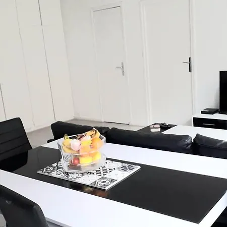 Modern 1 Bed Flat - Near Arc De Triomphe & Champs Elysees * פריז