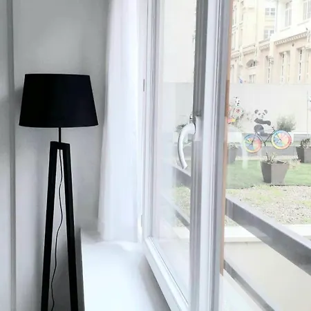 Modern 1 Bed Flat - Near Arc De Triomphe & Champs Elysees Apartment Paris